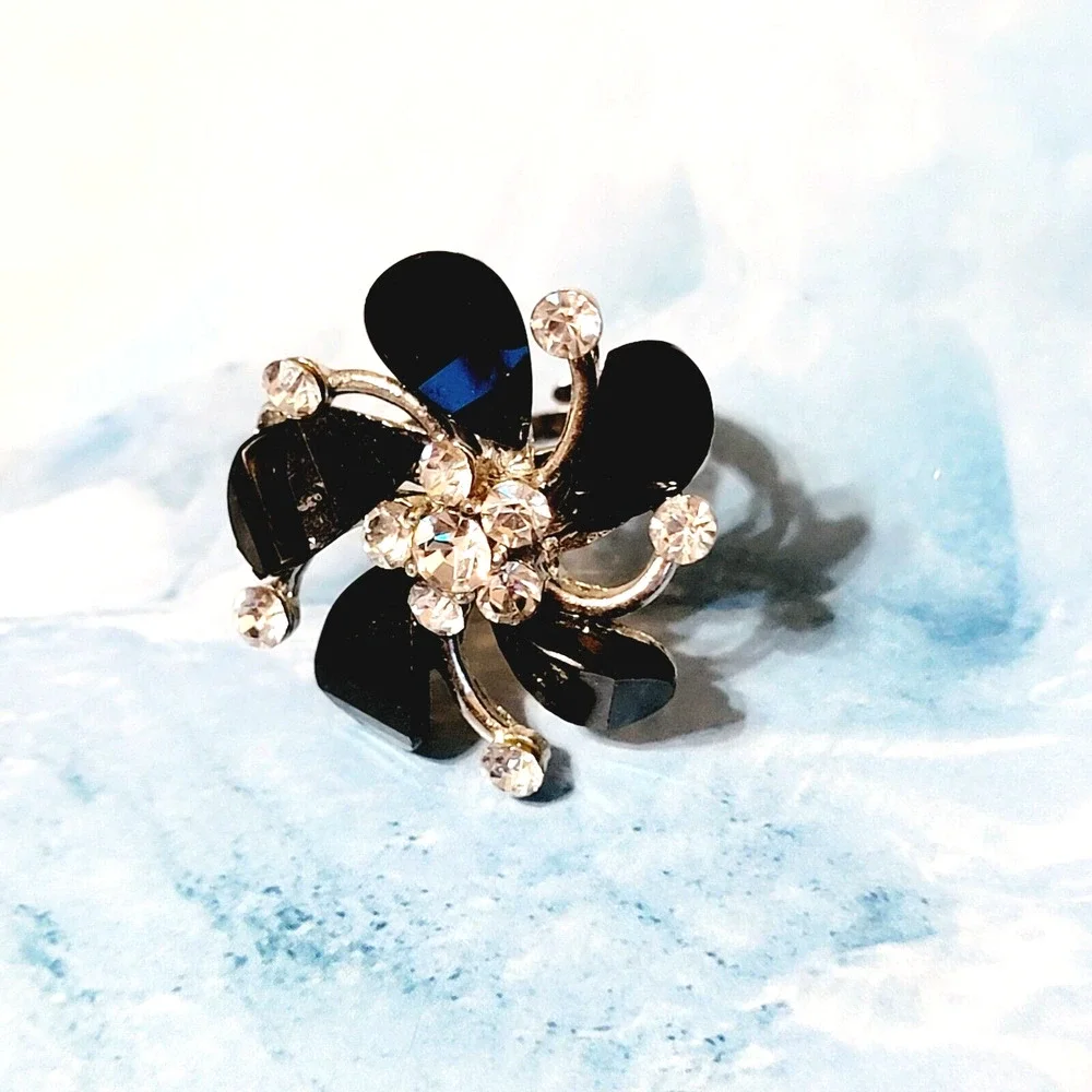 Vintage Large Mid-century Black‎ Glass Floral Adjustable Ring, Silver-tone r-8